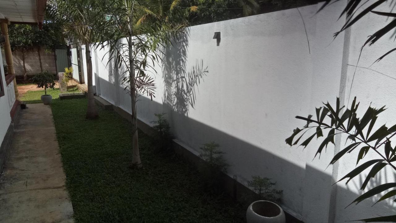 אנוראדפורה Umaya Holiday Home מראה חיצוני תמונה