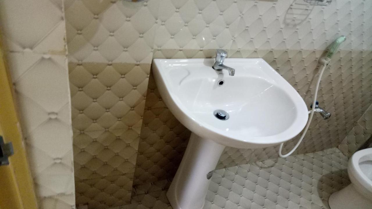 אנוראדפורה Umaya Holiday Home מראה חיצוני תמונה