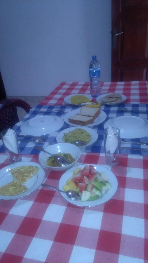 אנוראדפורה Umaya Holiday Home מראה חיצוני תמונה