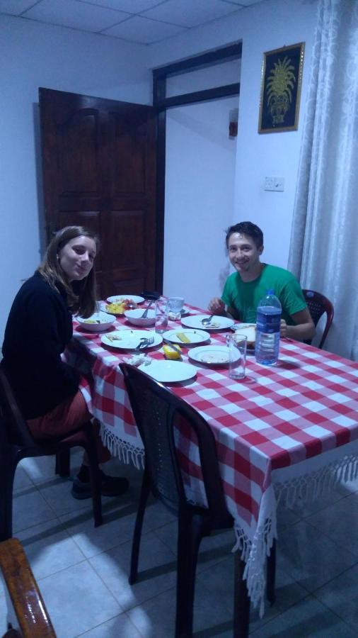 אנוראדפורה Umaya Holiday Home מראה חיצוני תמונה