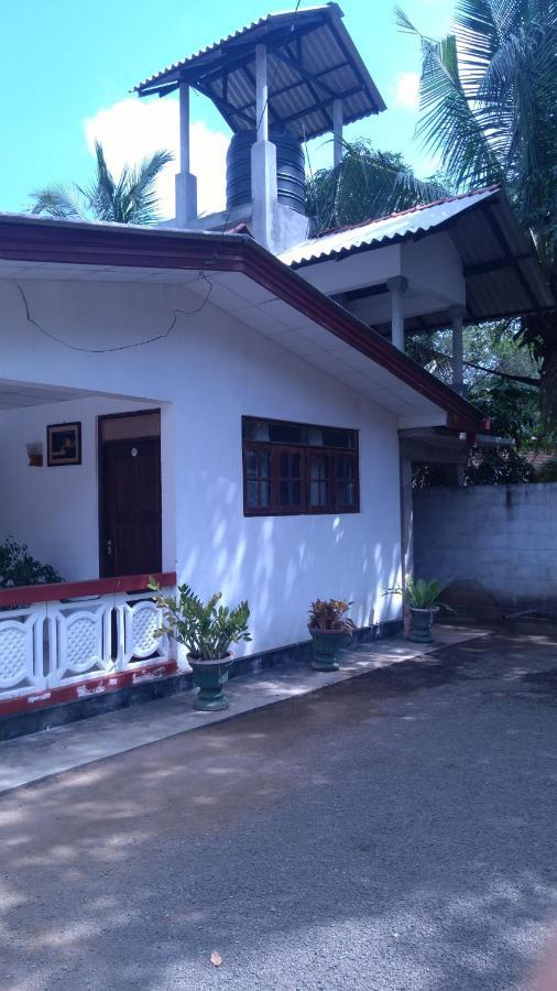 אנוראדפורה Umaya Holiday Home מראה חיצוני תמונה