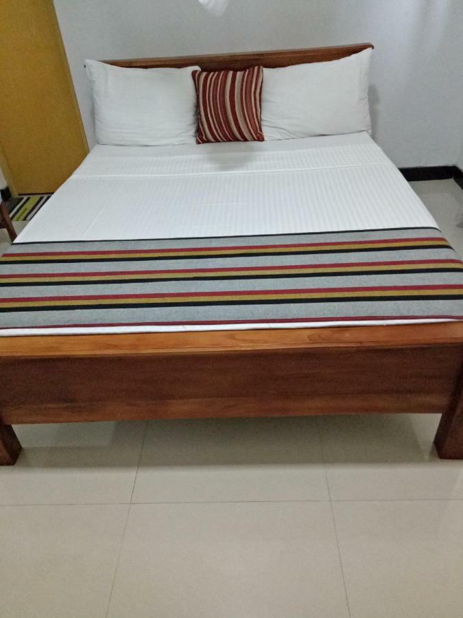 אנוראדפורה Umaya Holiday Home מראה חיצוני תמונה