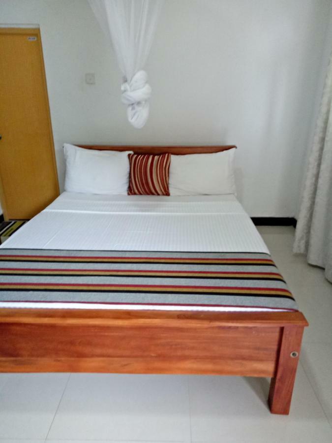 אנוראדפורה Umaya Holiday Home מראה חיצוני תמונה