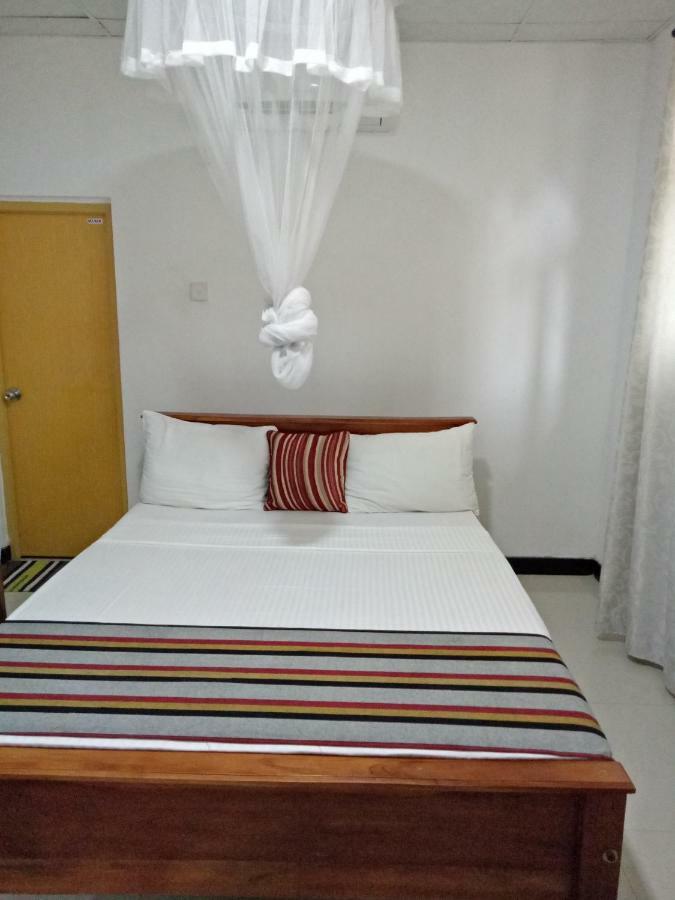 אנוראדפורה Umaya Holiday Home מראה חיצוני תמונה