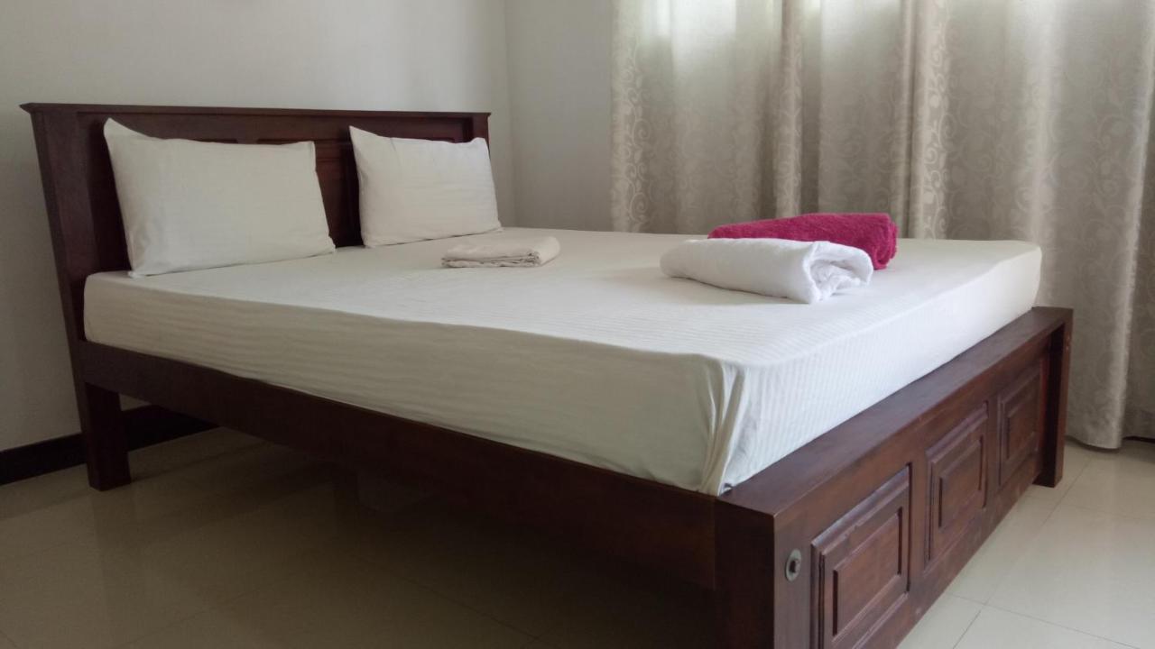 אנוראדפורה Umaya Holiday Home מראה חיצוני תמונה