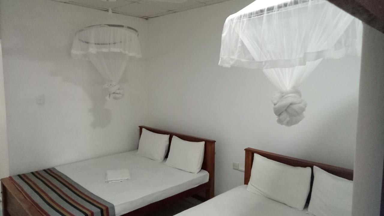 אנוראדפורה Umaya Holiday Home מראה חיצוני תמונה