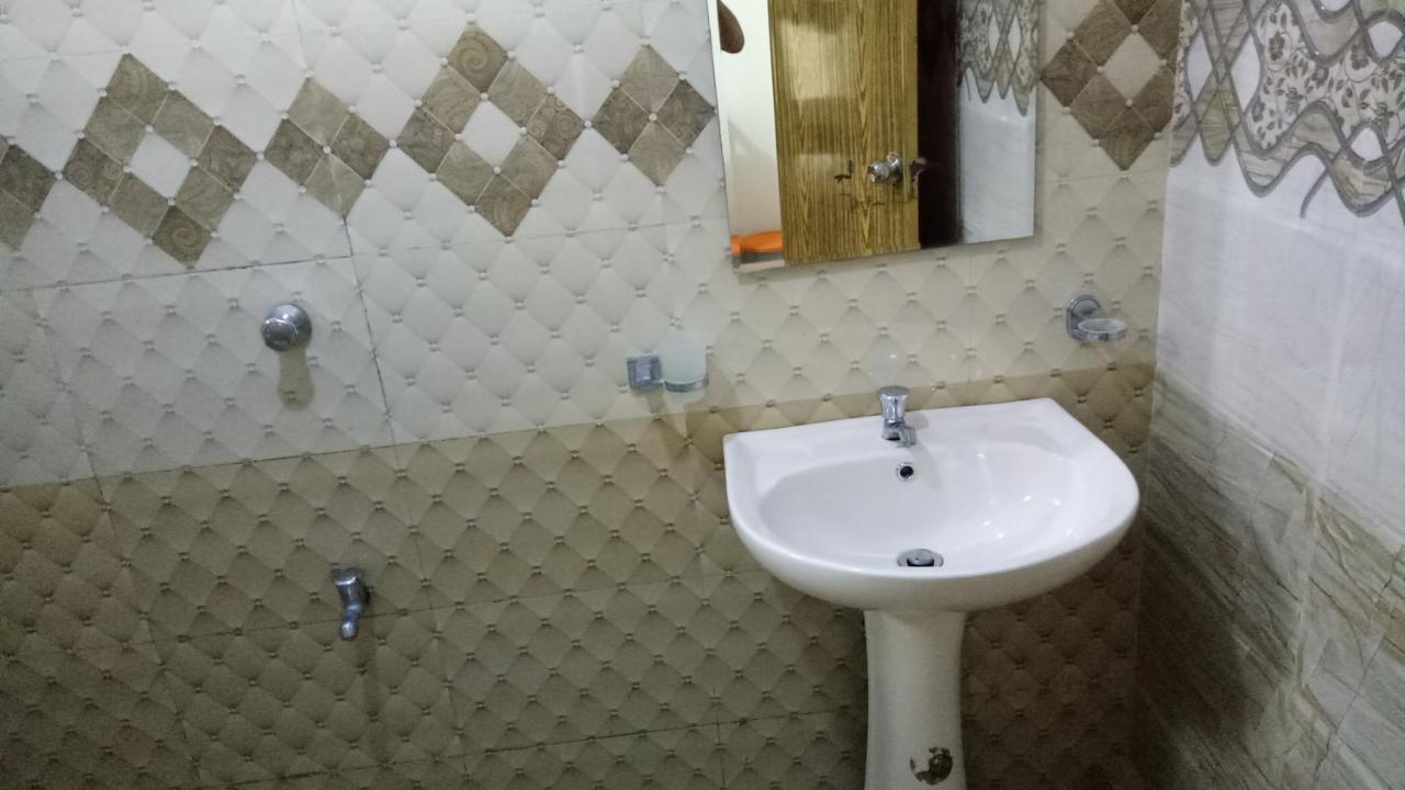 אנוראדפורה Umaya Holiday Home מראה חיצוני תמונה