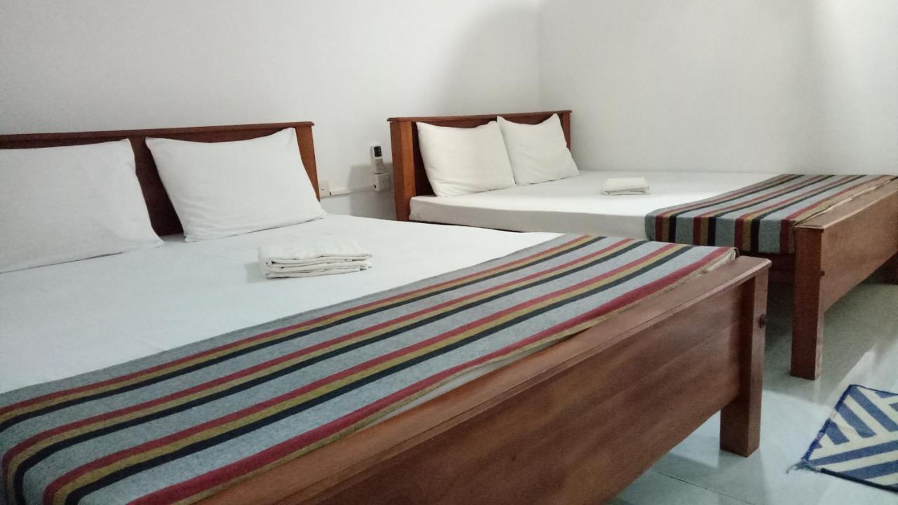 אנוראדפורה Umaya Holiday Home מראה חיצוני תמונה