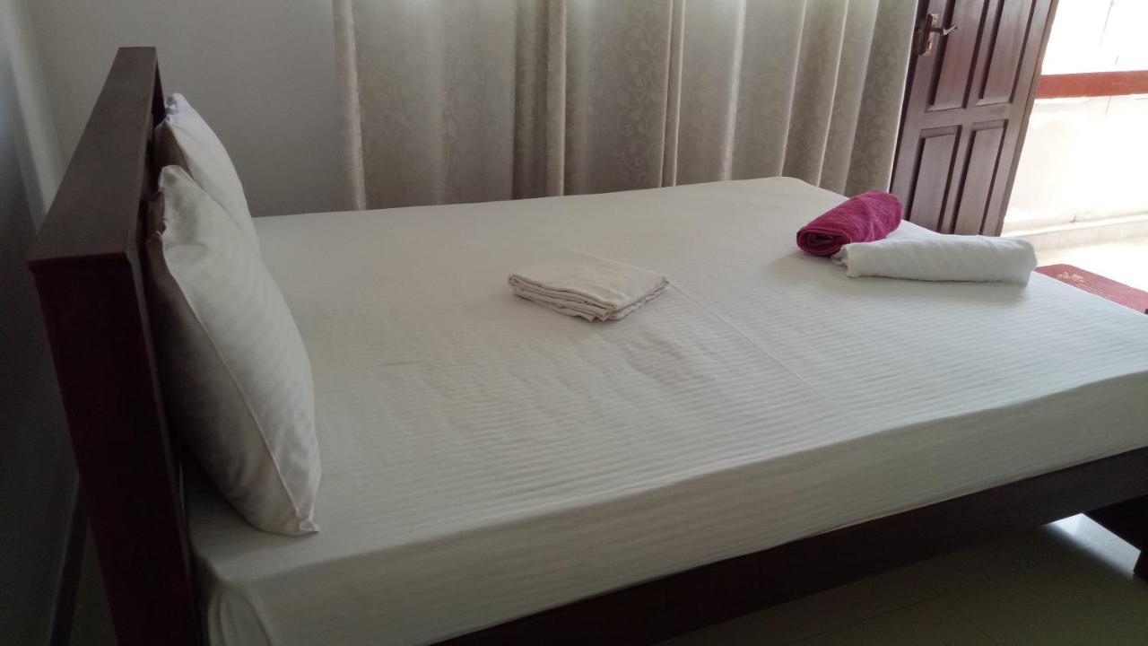 אנוראדפורה Umaya Holiday Home מראה חיצוני תמונה